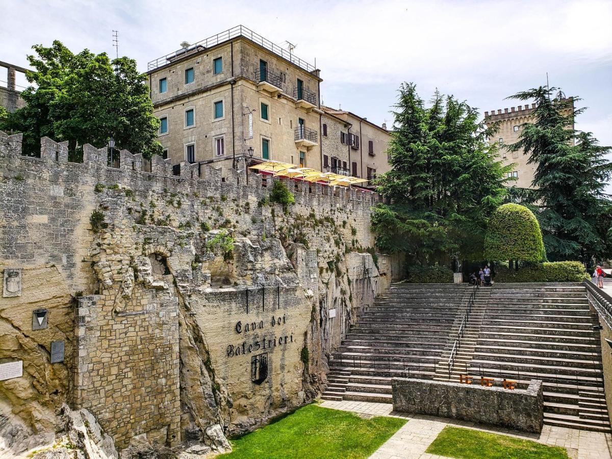Hotel La Rocca San Marino Esterno foto