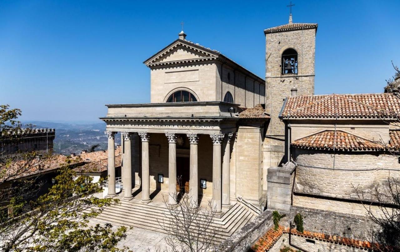 Hotel La Rocca San Marino Esterno foto