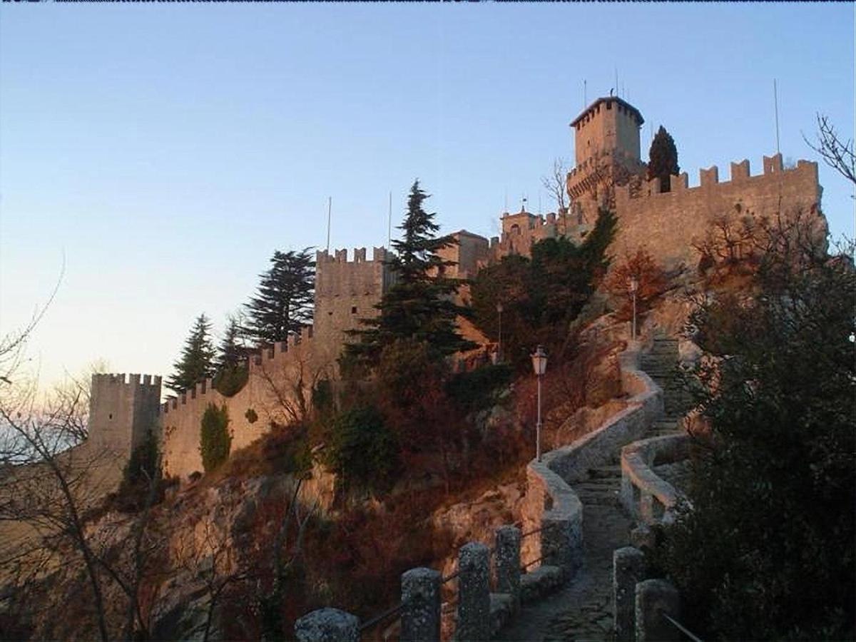 Hotel La Rocca San Marino Esterno foto