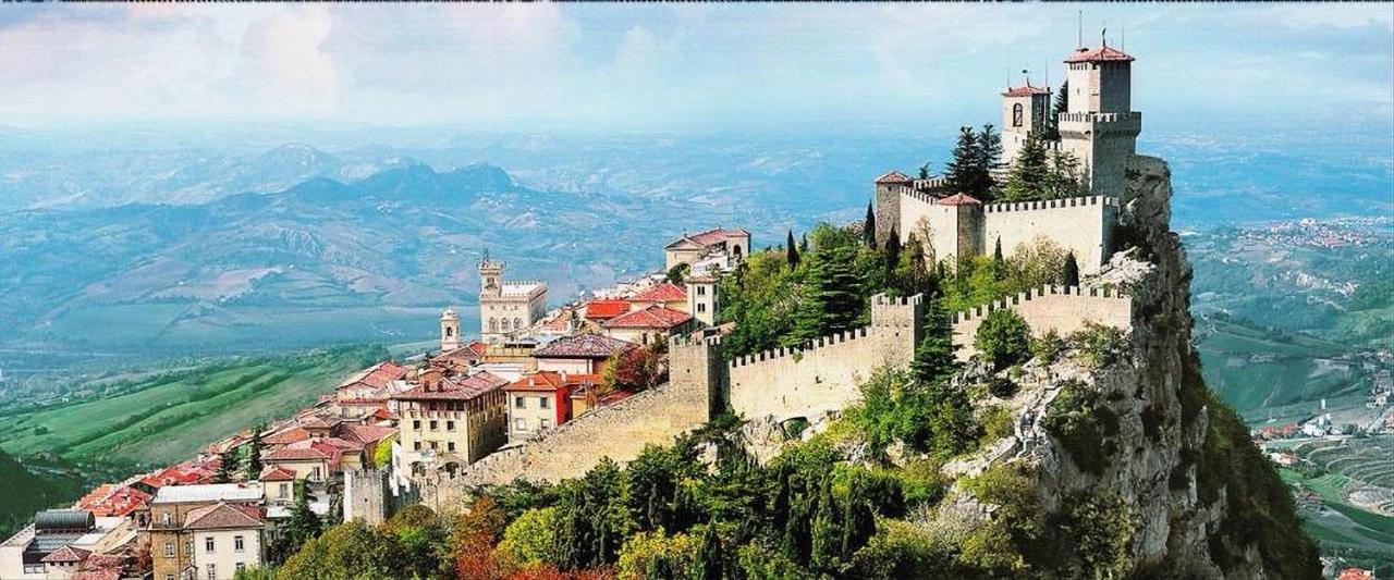 Hotel La Rocca San Marino Esterno foto