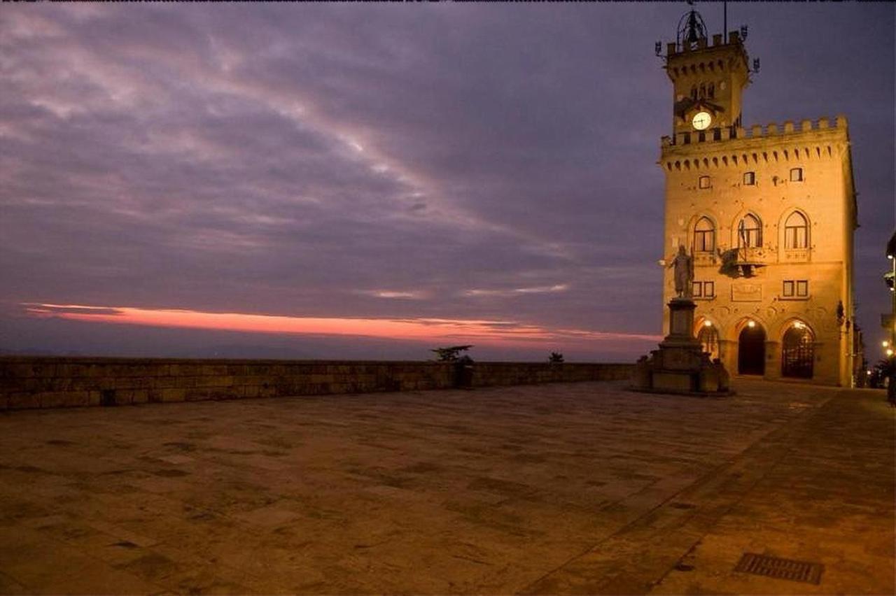 Hotel La Rocca San Marino Esterno foto