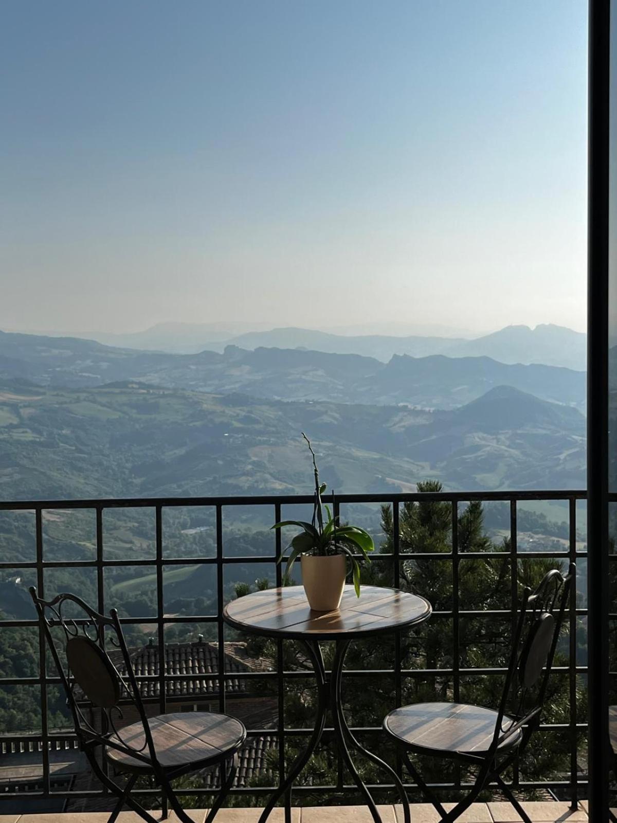 Hotel La Rocca San Marino Esterno foto