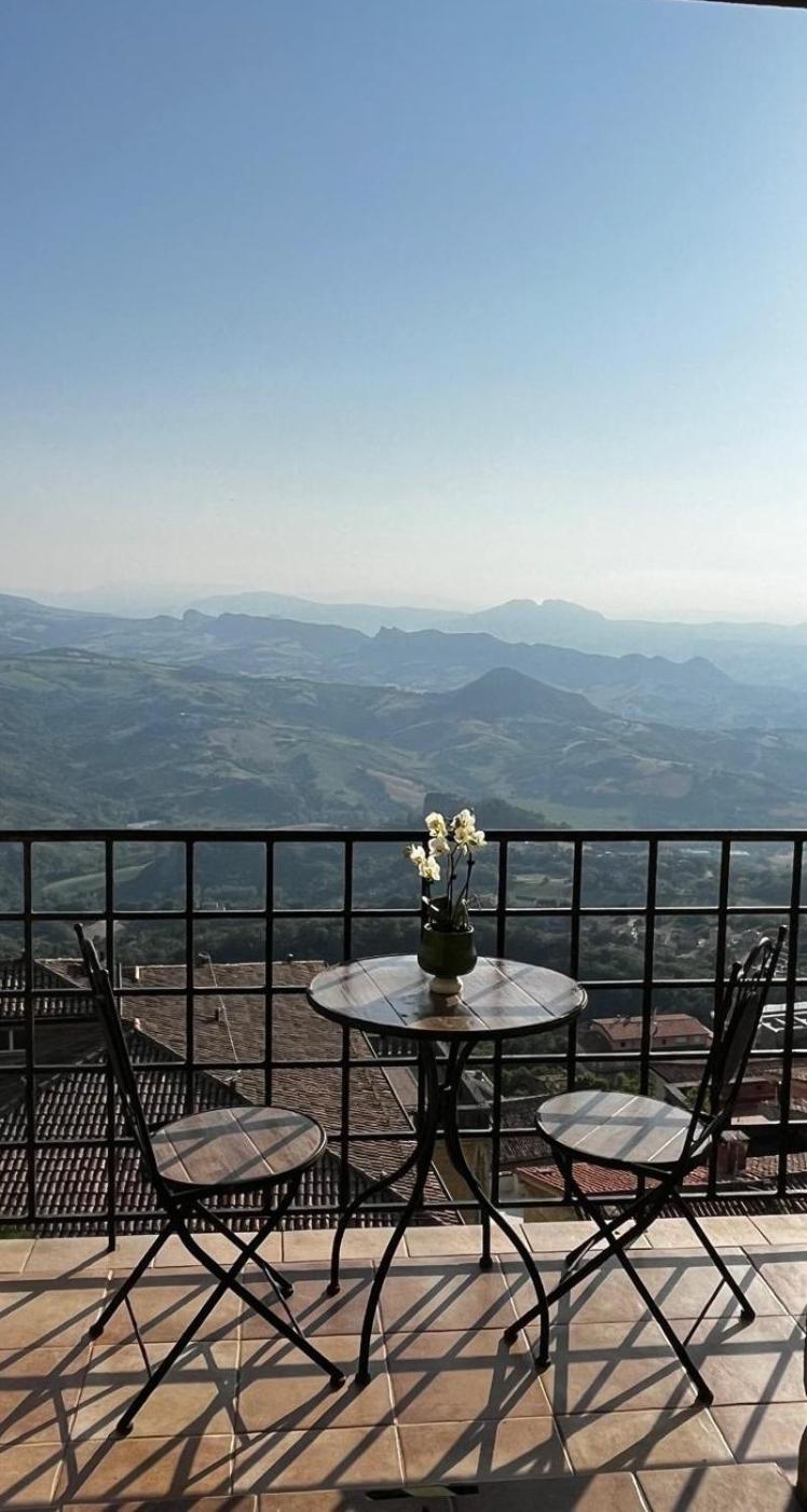 Hotel La Rocca San Marino Esterno foto
